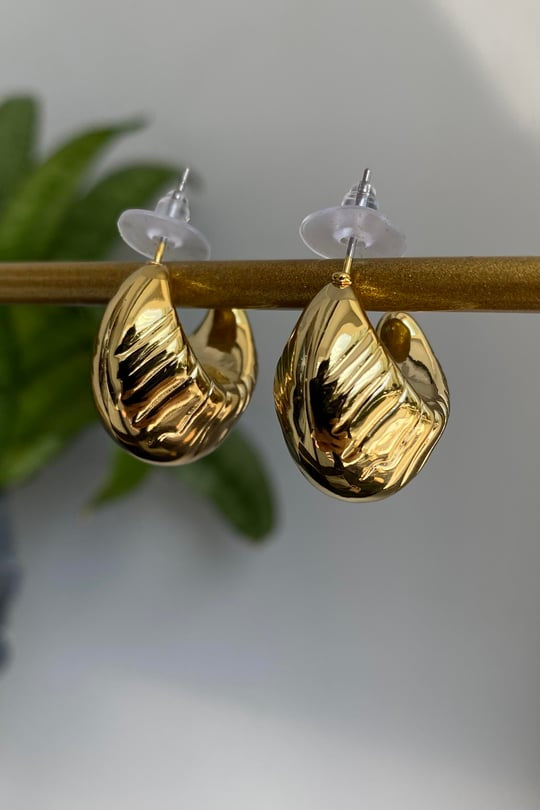 Golden chunky hoop earrings